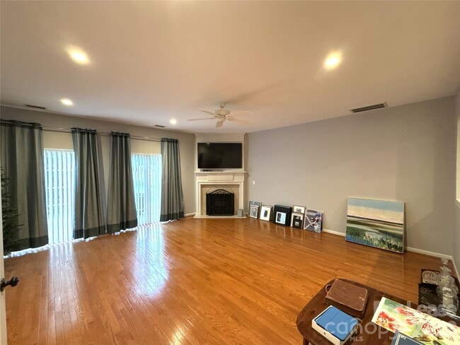 Building Photo - 6941 Rothchild Dr