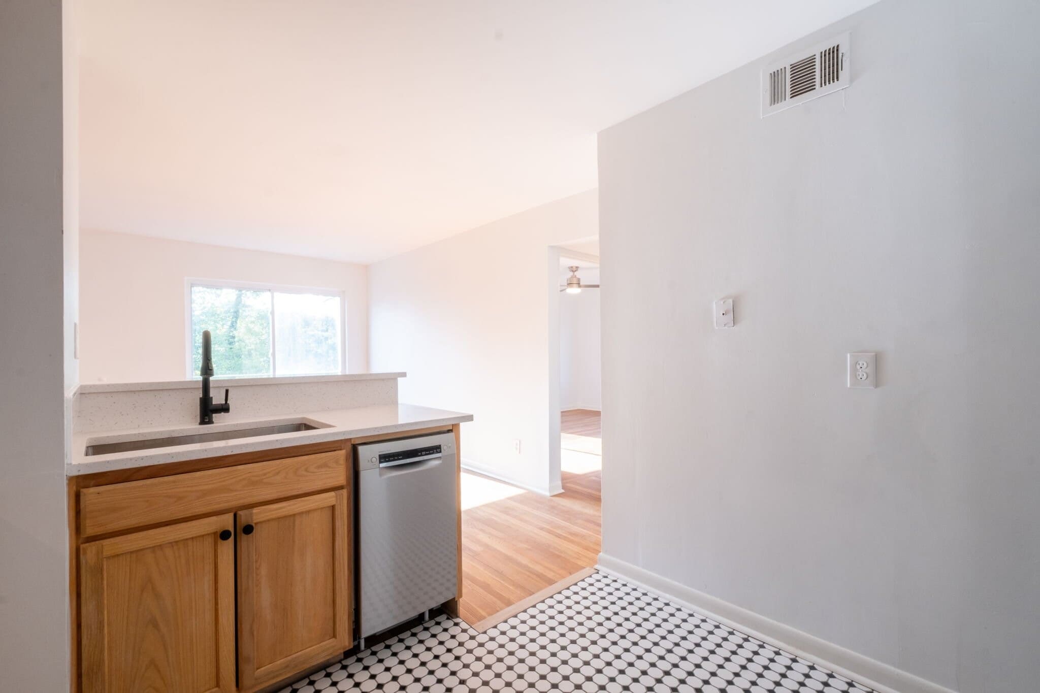 Building Photo - 1437 Lucile Ave SW
