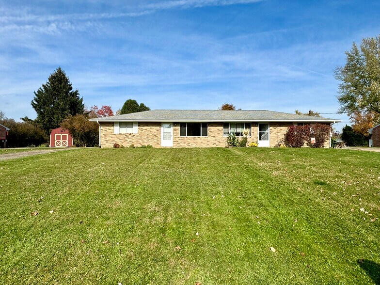 Primary Photo - 7417 Rob St NW