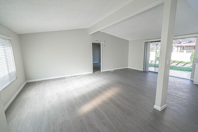 Building Photo - COMING SOON! Charming 3-Bedroom Home with Remodeled Kitchen in Castaic!