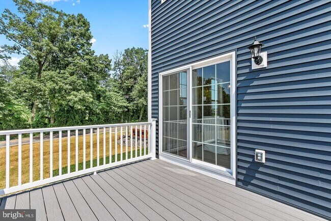 Building Photo - 12425 Jackson Ave