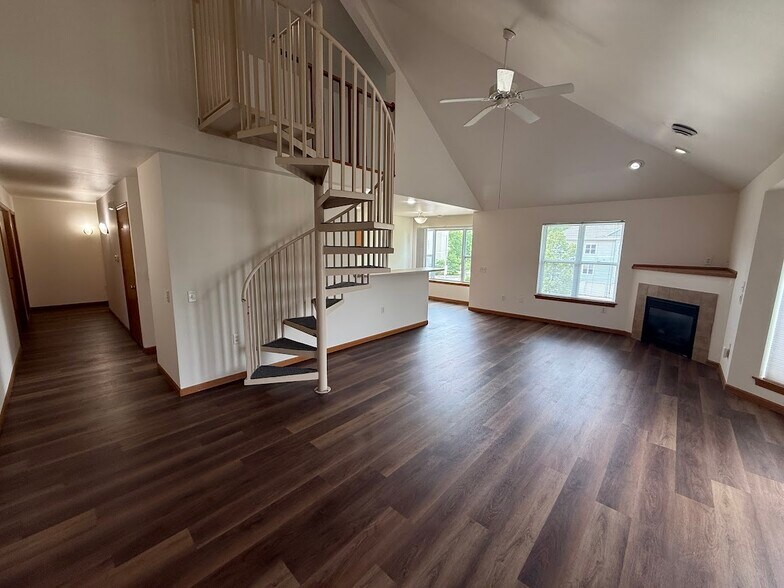 Building Photo - 8217 Mansion Hill Ave