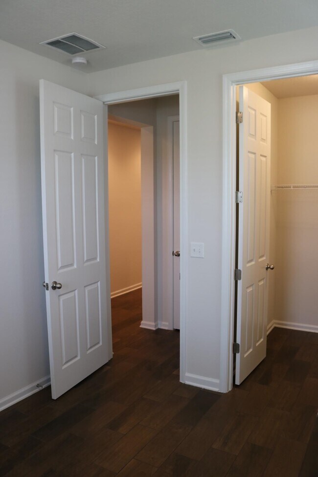 Building Photo - 212 Meadow Crossing Dr
