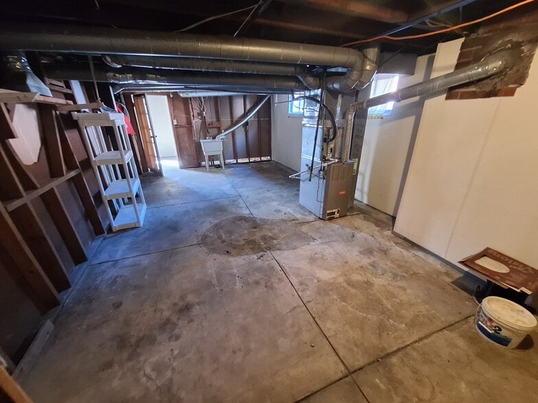 Basement - 2908 Wurtele Ave
