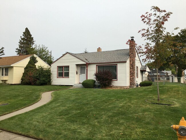 Building Photo - Great Shadle Home