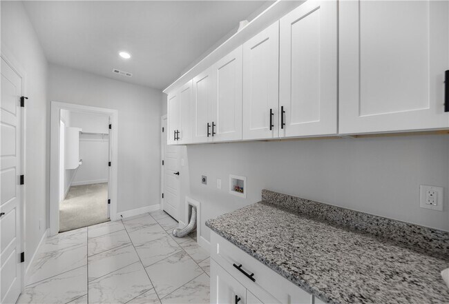 Building Photo - 1140 Hope St