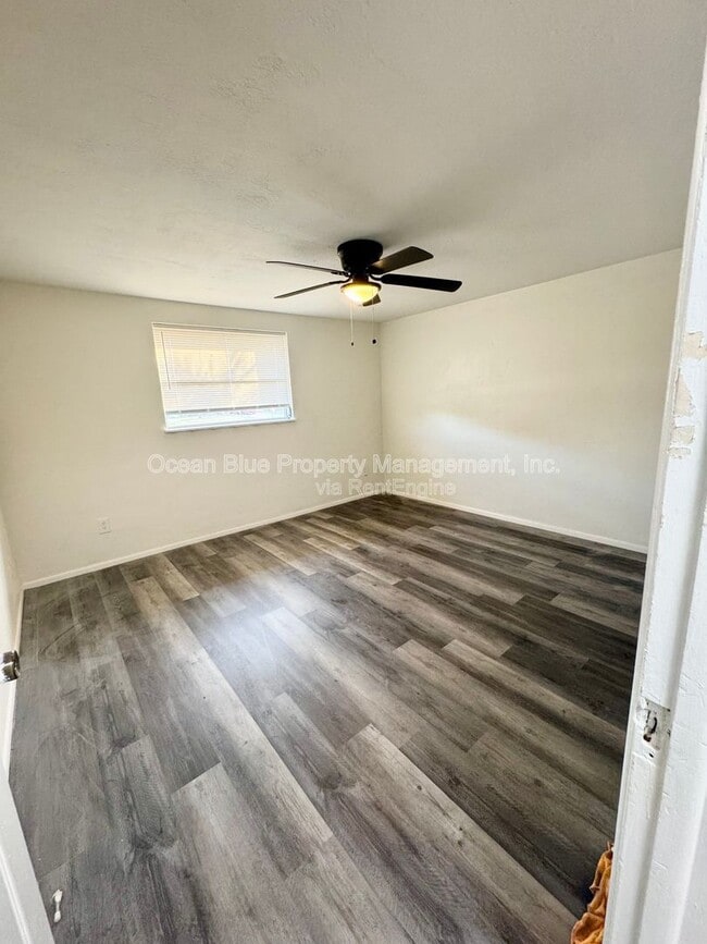 Building Photo - 10179 106th Ave N