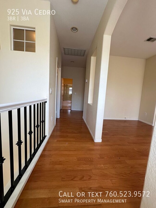 Building Photo - Beautiful Chula Vista 3bed+1 Loft, 2.5 bat...