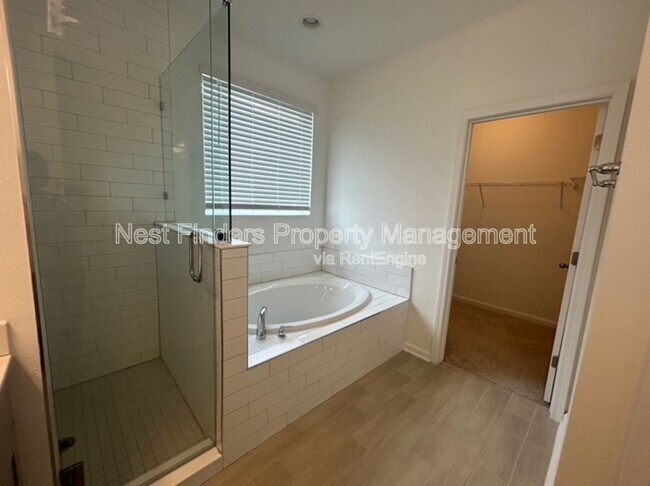 Building Photo - 42 Golden Fern Dr