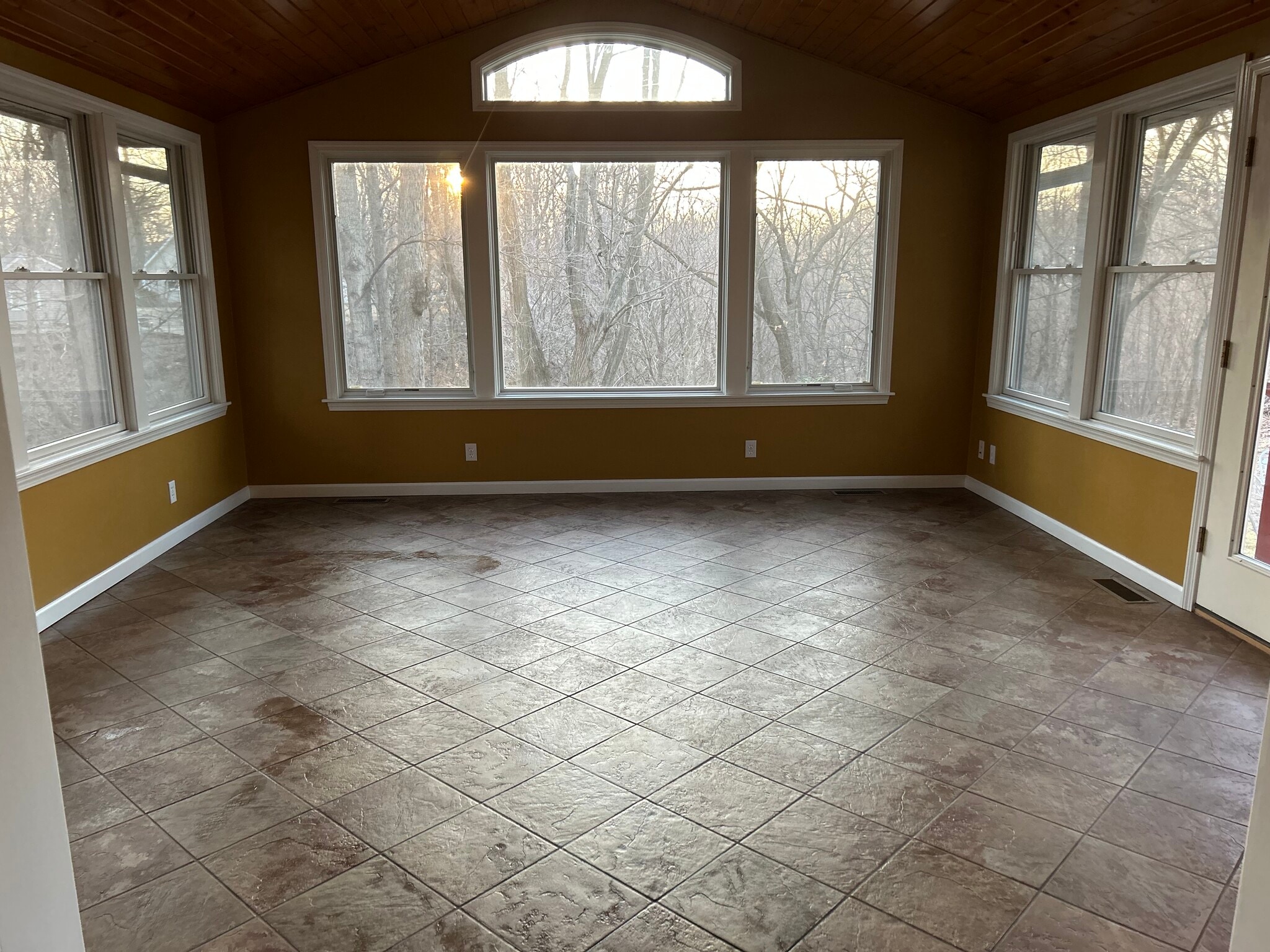 Four season room - 8817 N Picture Ridge Rd