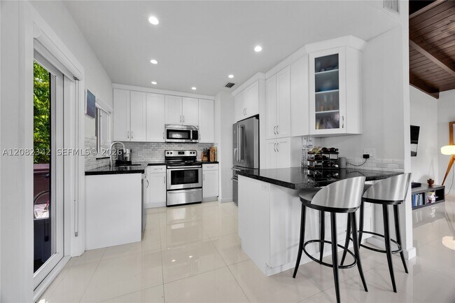 Building Photo - 6843 SW 53rd St