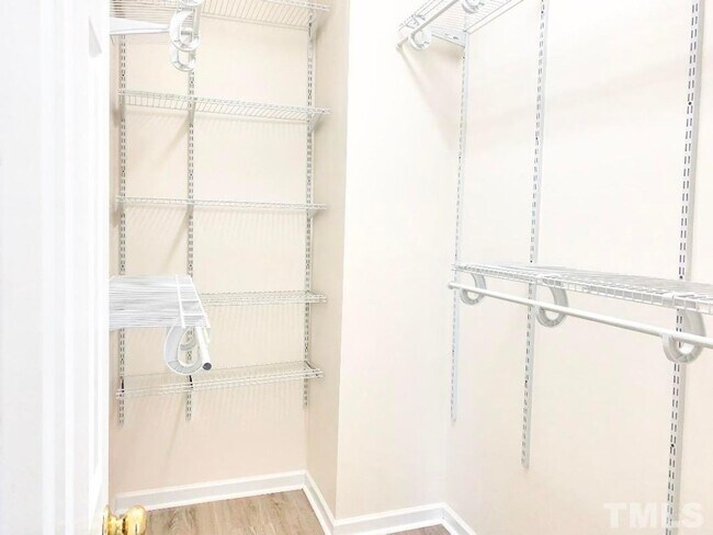 Building Photo - Charming 4 bedroom Ranch in Raleigh!