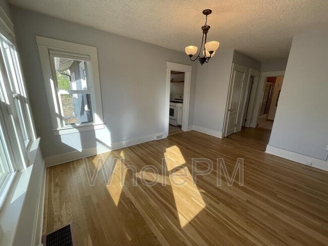 Building Photo - 4909 Beach Ct