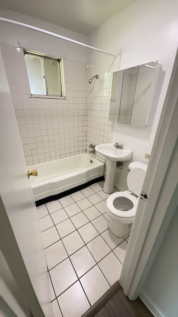 Building Photo - 3 Bedroom Available August 2026;   Monthly...