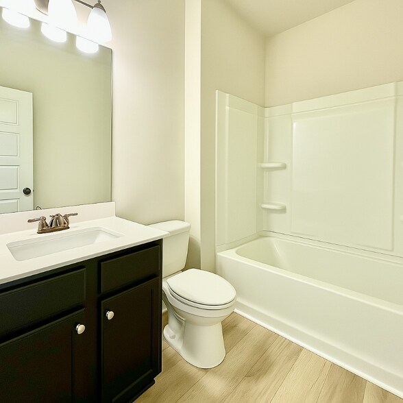 Building Photo - 1702 Dover Creek Ln