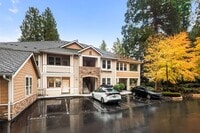 Building Photo - Prime Redmond Location!!!