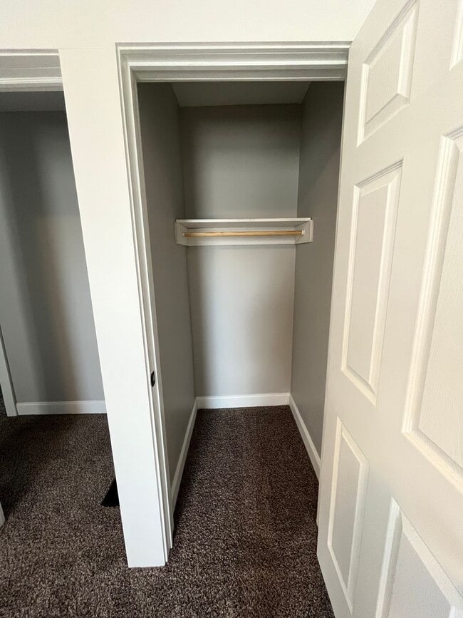 Building Photo - Recently renovated 2 bedroom 1.5 bathroom ...