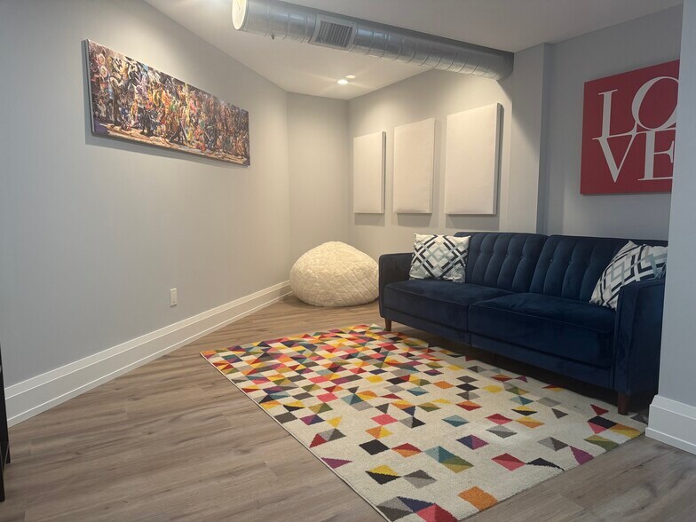 Building Photo - 230 S 3rd St