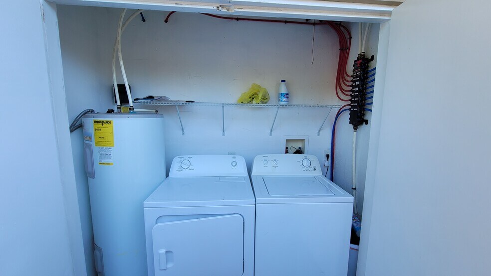 Building Photo - 555 S Tuttle Ave