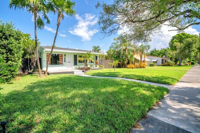Building Photo - Beautiful home in quiet neighborhood