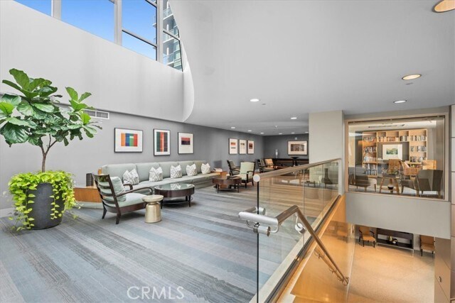 Building Photo - 13600 Marina Pointe Dr
