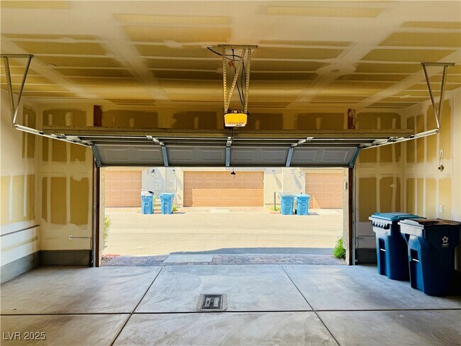 Building Photo - 460 Ylang Pl
