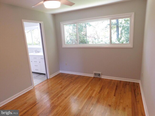 Building Photo - 1242 S Governors Ave