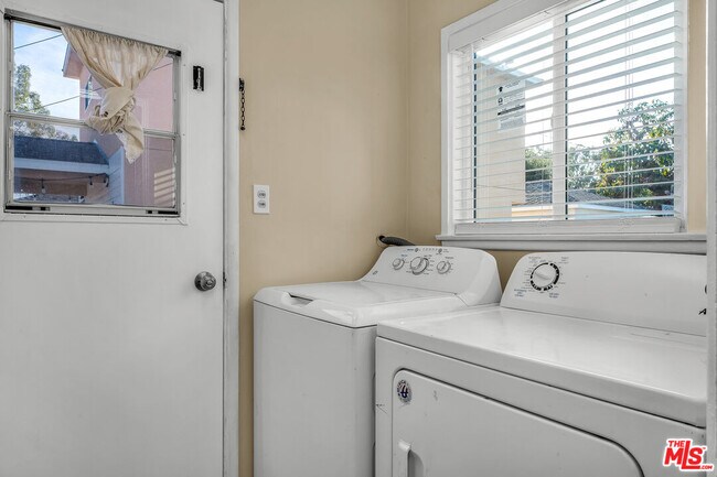 Building Photo - 6272 Silva St