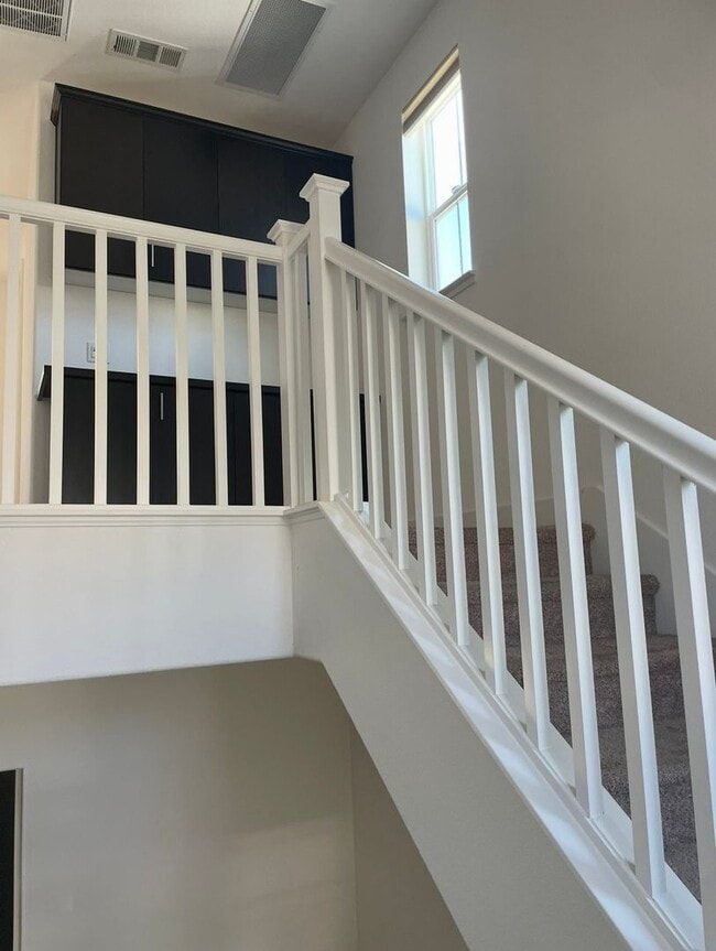 Building Photo - Spacious 3 Bedroom Home in Quiet Neighborhood - Solar Included!