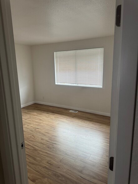 Building Photo - 1949 SW Timber Ave