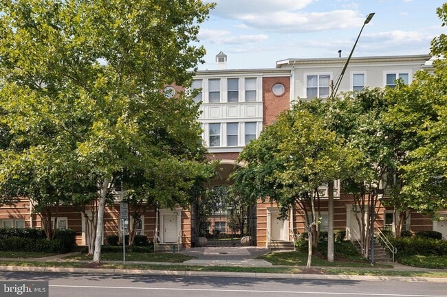 Building Photo - This townhouse style condo is located across the street from the Vienna Metro Station (Orange Line).
