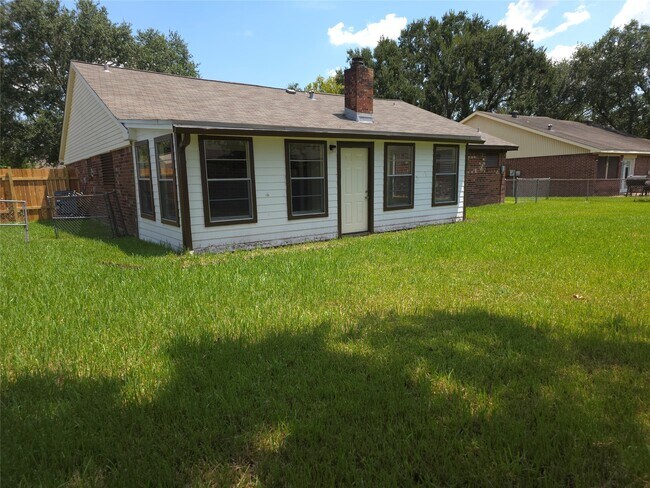 Building Photo - 4860 Kentington Dr