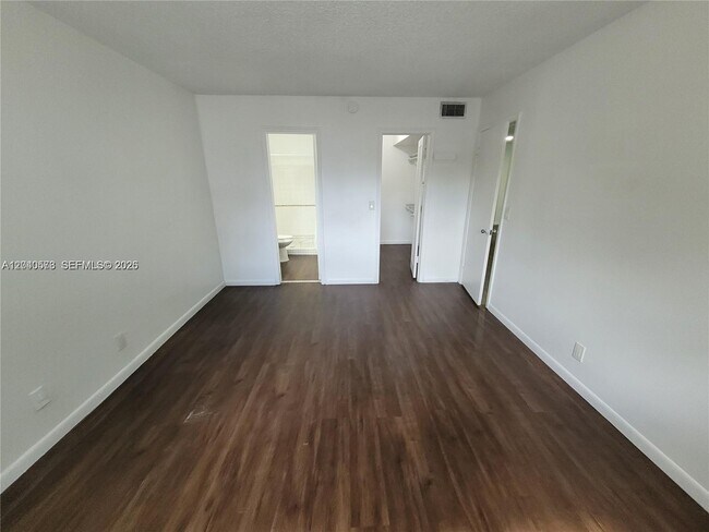 Building Photo - 2832 Fillmore St