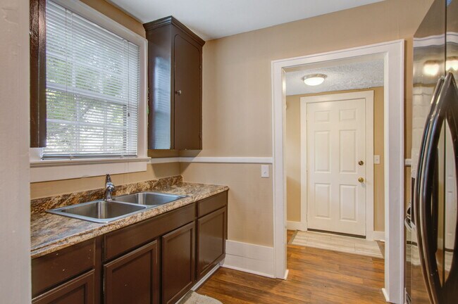 Building Photo - 15 Addlestone Ave