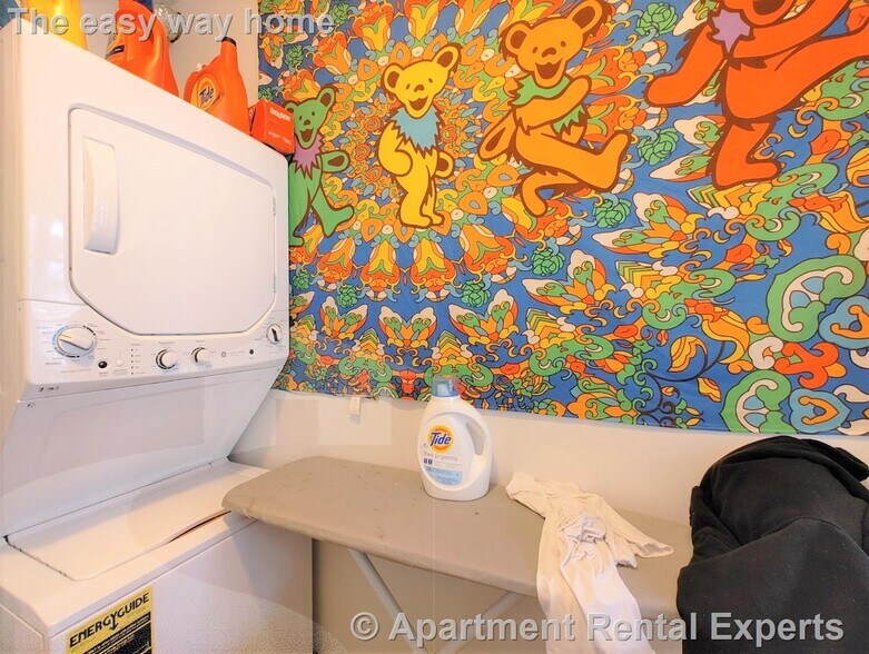 Building Photo - 50 Derby St