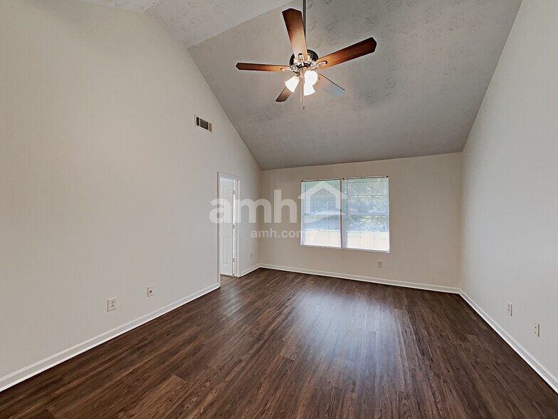 Building Photo - 1661 Boxcar Pl NE