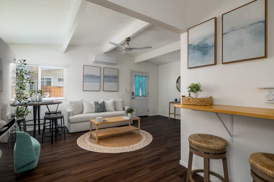 Primary Photo - 4587 Saratoga Ave