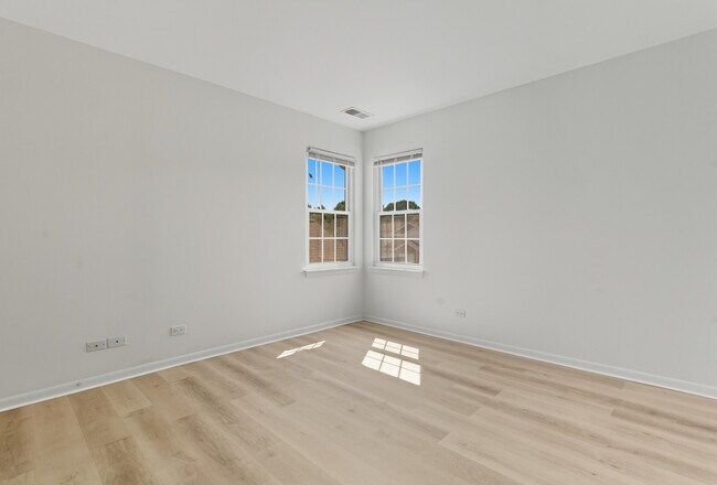 Building Photo - 519 Woodcrest Dr