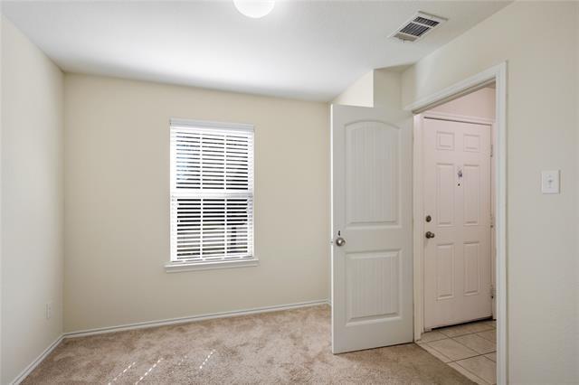 Building Photo - 910 Amber St