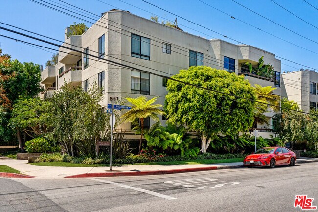 Building Photo - 851 Kings Rd