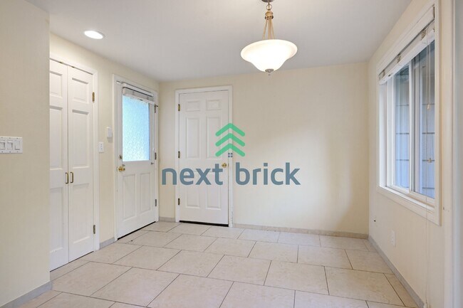 Building Photo - Charming 2-Bedroom Retreat in Bellevue - Cozy Comfort Awaits!