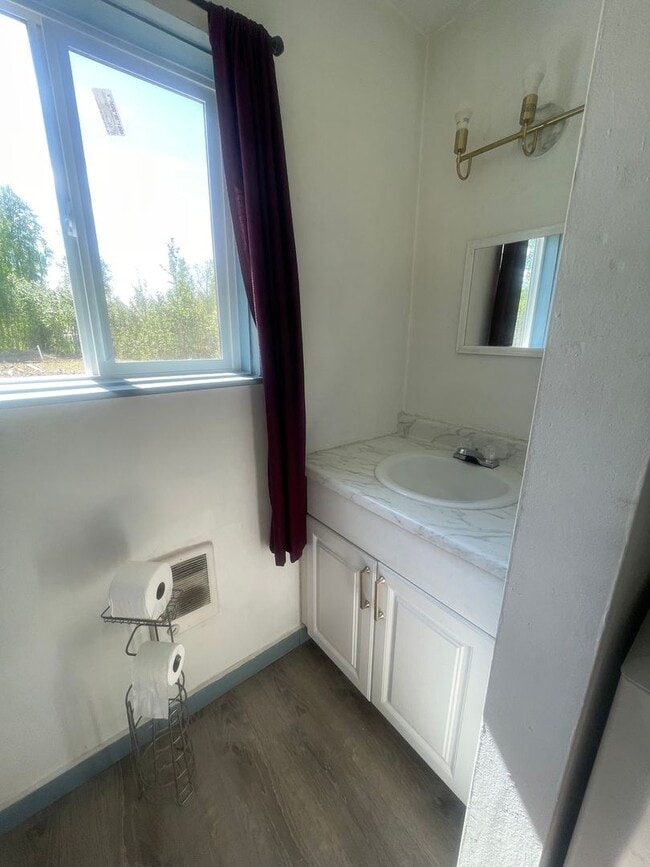 Building Photo - Cute Ranch style 3 bedroom home on an acre!