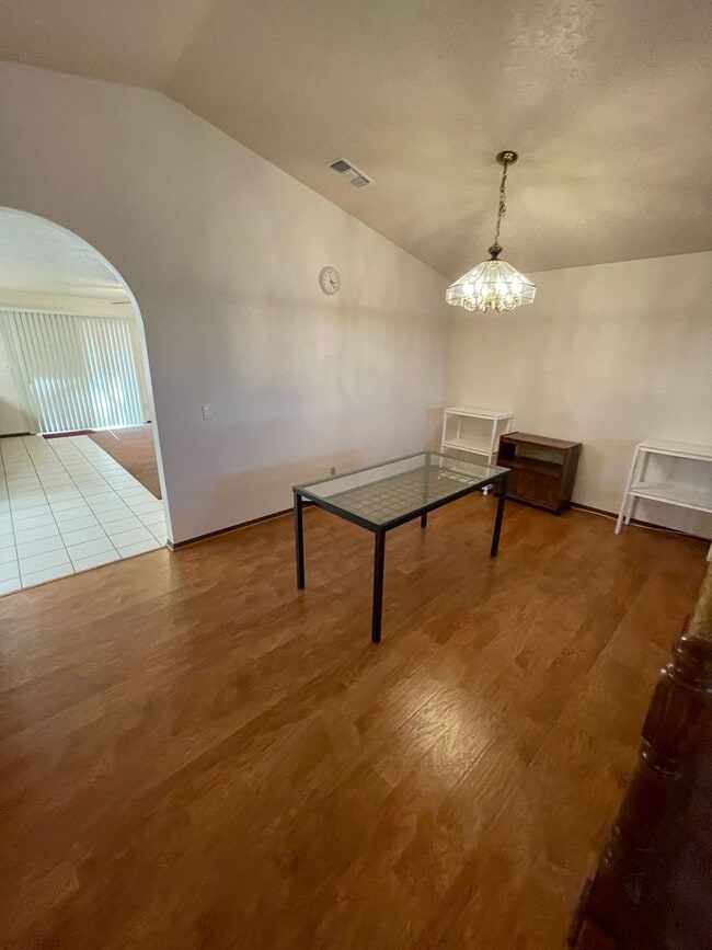 Building Photo - 4 BEDROOM APPLE VALLEY HOME