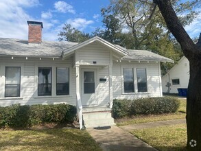 Building Photo - Charming 2-Bedroom, 1-Bathroom Duplex with...