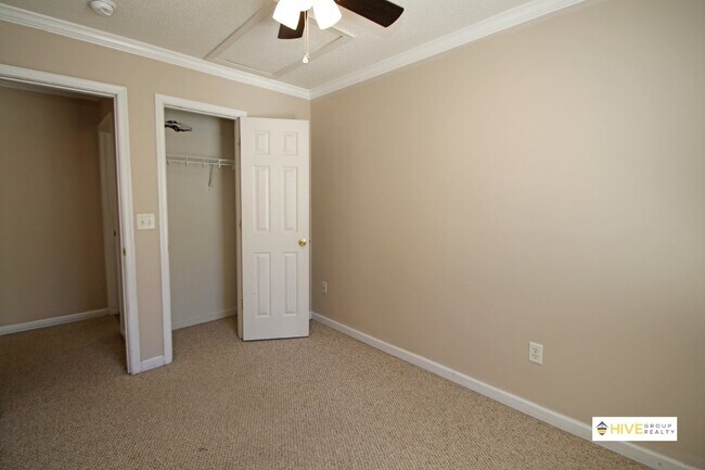 Building Photo - 760 Camelot Ln