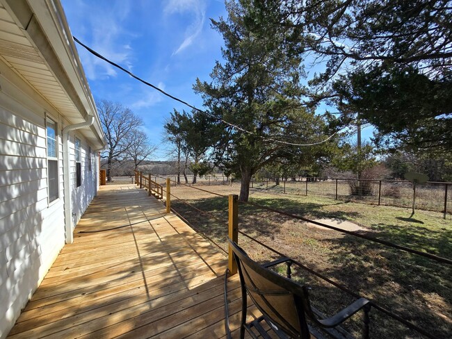 Building Photo - Remodeled 3 bed 2 bath home in Asher!