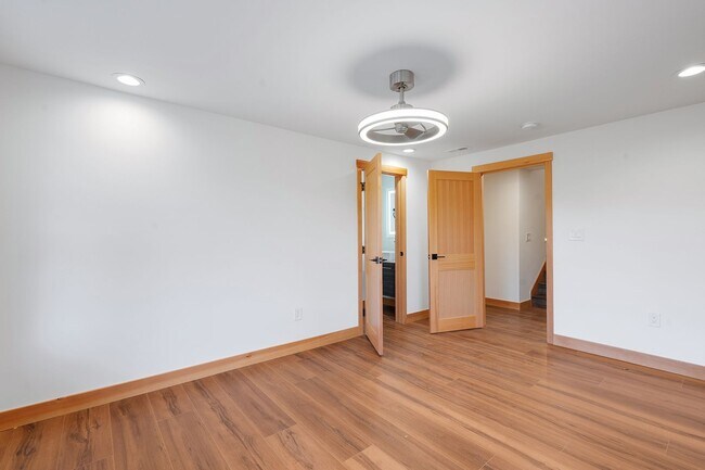 Building Photo - Lake Oswego 4 Bedroom Home w/View of Willa...