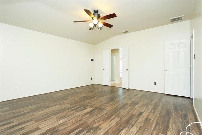 Building Photo - 1939 Wooded Acres Dr