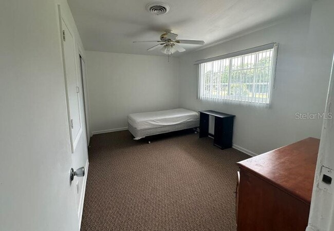 Building Photo - 3912 5th St Cir E