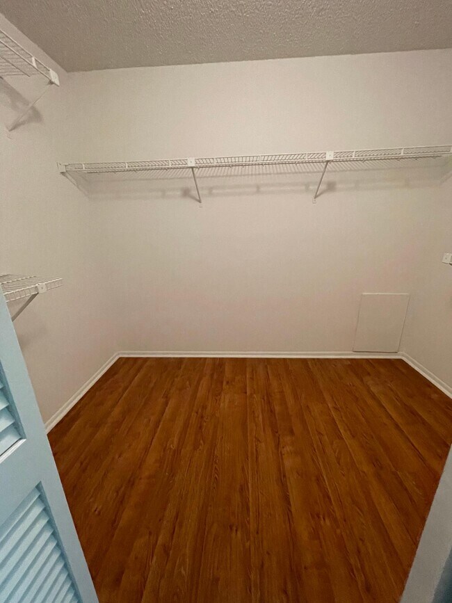 Walkin Closet of Master Bedroom - 3405 Dumaine Ct